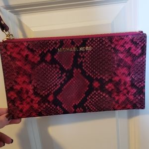 Micheal Kors wristlet